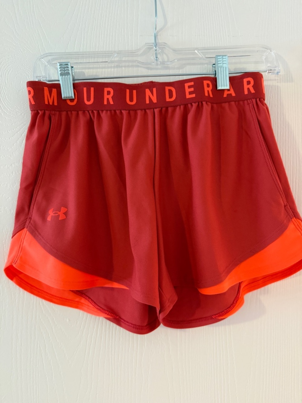 Women’s Under Armour Heat Gear Shorts RED Size S